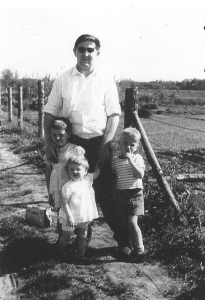 Manfred Hube mit seinen Kindern Christiane, Margret und Michael 