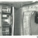 Vergrößerung der Toilettentasche mit "F. Hille">